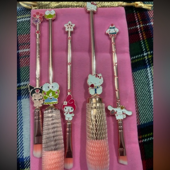 5 pc makeup brush set - hello kitty and friends - NWT - Picture 3 of 5